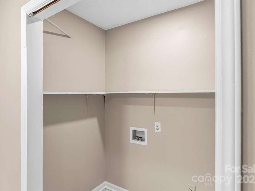 2126 Kincaid Hill Road, Lenoir, NC 28645.  MLS# CAR4266603, YatesRealty ID 16889. 