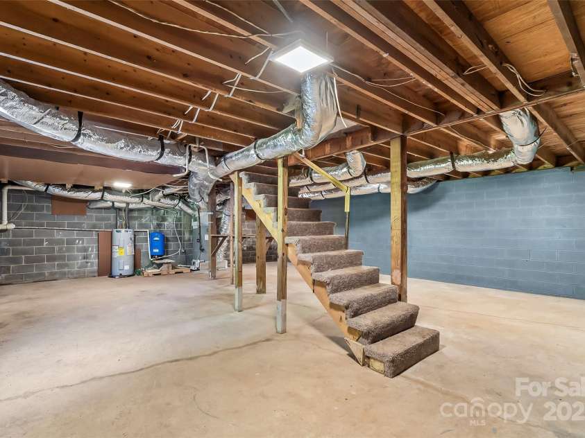 2126 Kincaid Hill Road, Lenoir, NC 28645.  MLS# CAR4266603, YatesRealty ID 16889. 