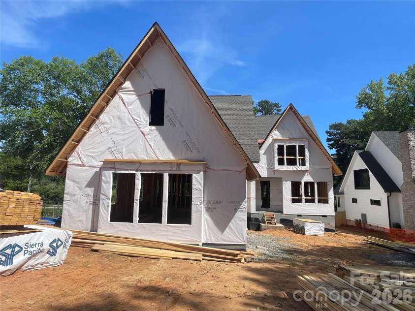 1205 Meadowood Lane, Charlotte, NC 28211.  MLS# CAR4344070, YatesRealty ID 1689. 