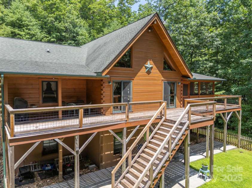 23 Jay Foster Way, Saluda, NC 28773.  MLS# CAR4278065, YatesRealty ID 1689. 