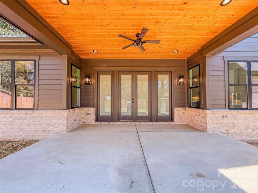 4822 Walker Road, Charlotte, NC 28211.  MLS# CAR4360360, YatesRealty ID 16890. 