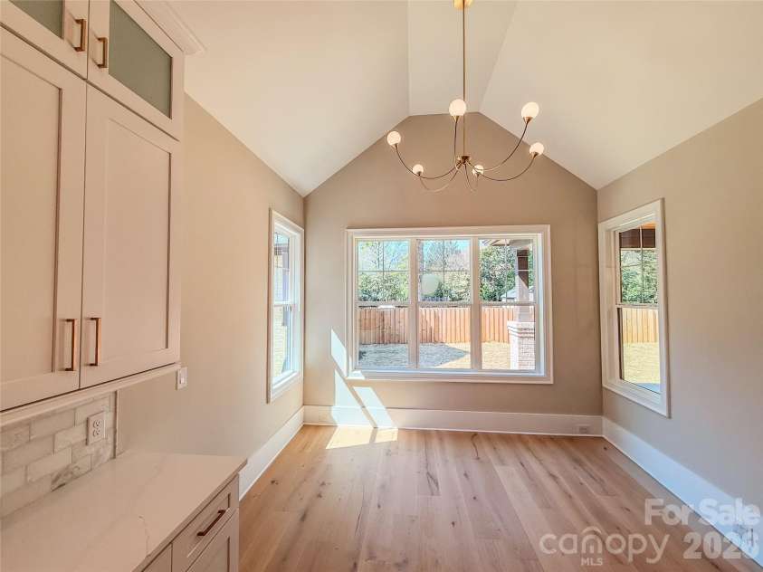 4822 Walker Road, Charlotte, NC 28211.  MLS# CAR4360360, YatesRealty ID 16890. Breakfast Area