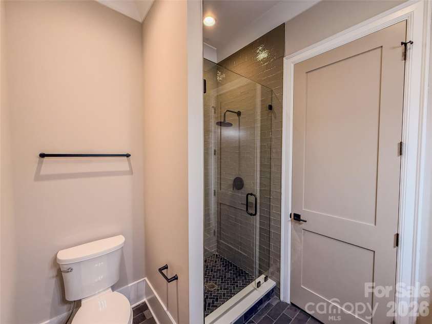 4822 Walker Road, Charlotte, NC 28211.  MLS# CAR4360360, YatesRealty ID 16890. Guest Full Bathroom