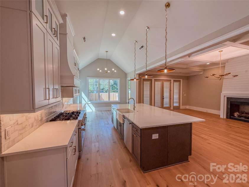4822 Walker Road, Charlotte, NC 28211.  MLS# CAR4360360, YatesRealty ID 16890. Kitchen