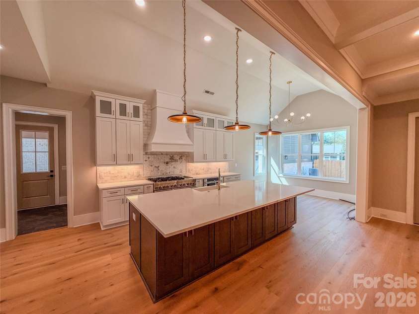 4822 Walker Road, Charlotte, NC 28211.  MLS# CAR4360360, YatesRealty ID 16890. Kitchen
