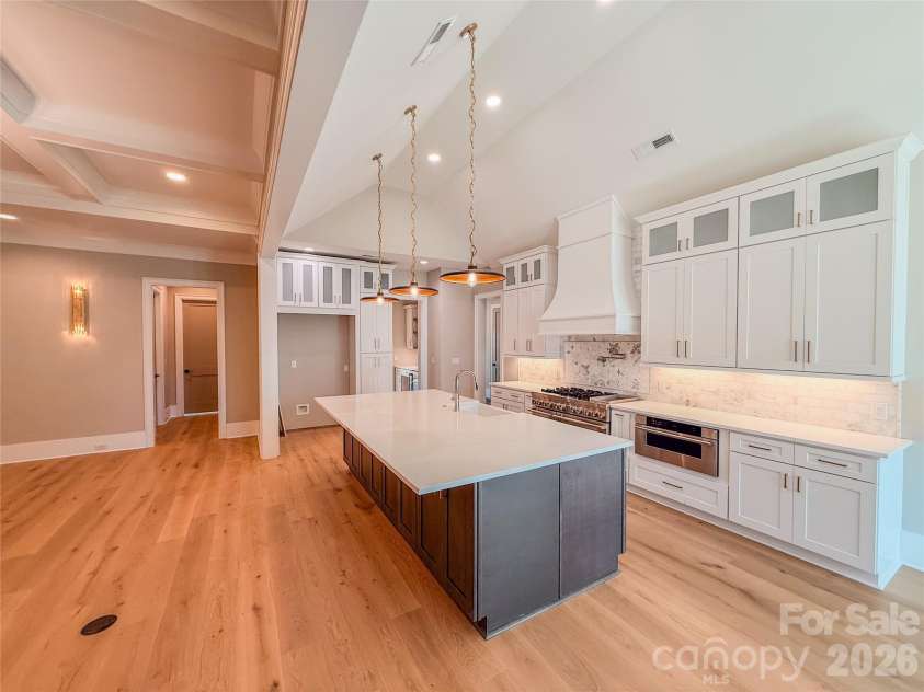 4822 Walker Road, Charlotte, NC 28211.  MLS# CAR4360360, YatesRealty ID 16890. Kitchen