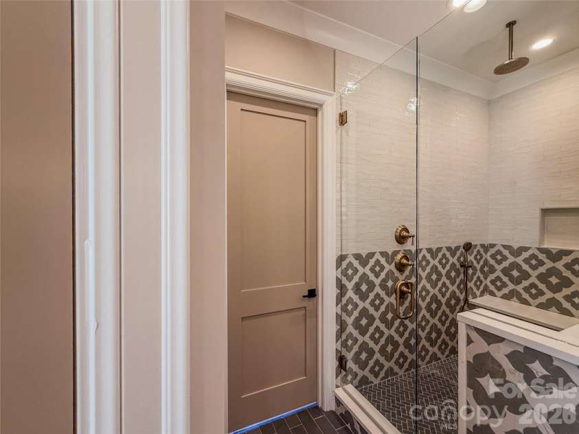 4822 Walker Road, Charlotte, NC 28211.  MLS# CAR4360360, YatesRealty ID 16890. Primary Bathroom