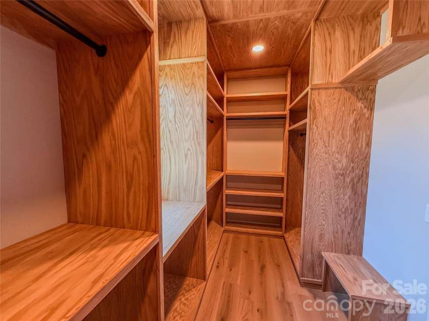 4822 Walker Road, Charlotte, NC 28211.  MLS# CAR4360360, YatesRealty ID 16890. Primary Closet