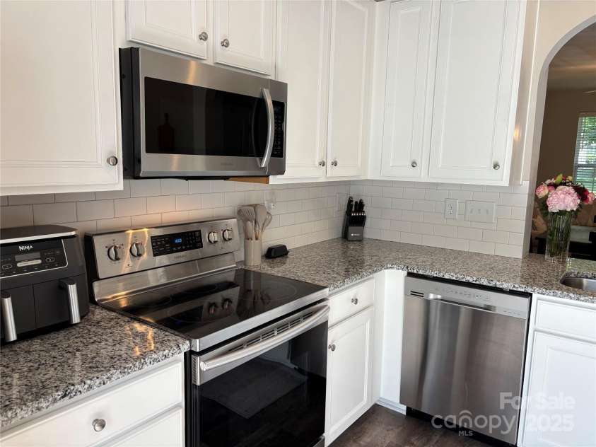 1139 Drummond Lane, Matthews, NC 28104.  MLS# CAR4258939, YatesRealty ID 16891. 