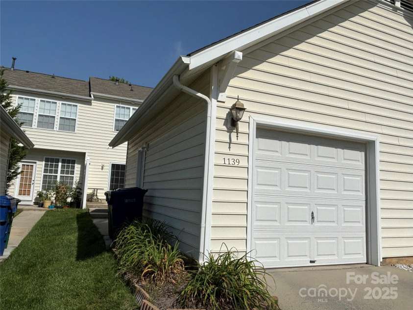 1139 Drummond Lane, Matthews, NC 28104.  MLS# CAR4258939, YatesRealty ID 16891. 
