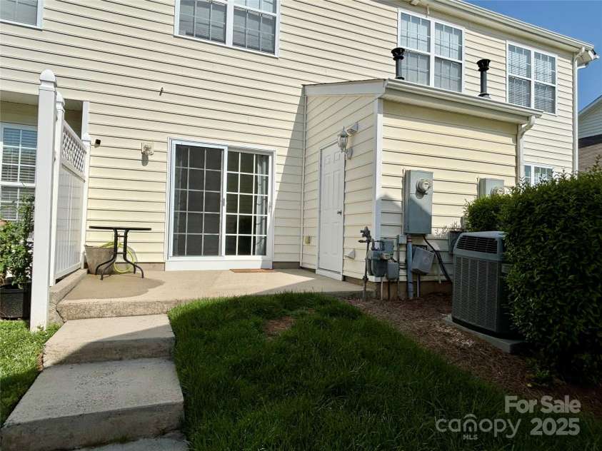 1139 Drummond Lane, Matthews, NC 28104.  MLS# CAR4258939, YatesRealty ID 16891. 