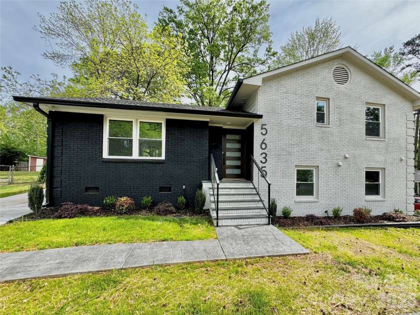 5635 Ruth Drive, Charlotte, NC 28215.  MLS# CAR4398288, YatesRealty ID 16891. 