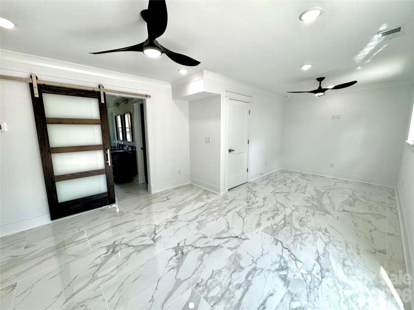 5635 Ruth Drive, Charlotte, NC 28215.  MLS# CAR4398288, YatesRealty ID 16891. 