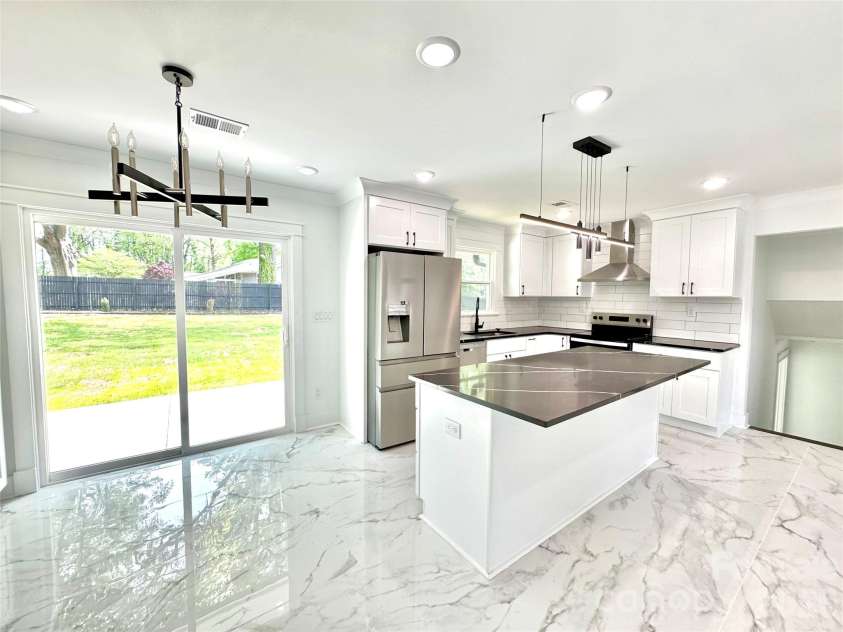 5635 Ruth Drive, Charlotte, NC 28215.  MLS# CAR4398288, YatesRealty ID 16891. 