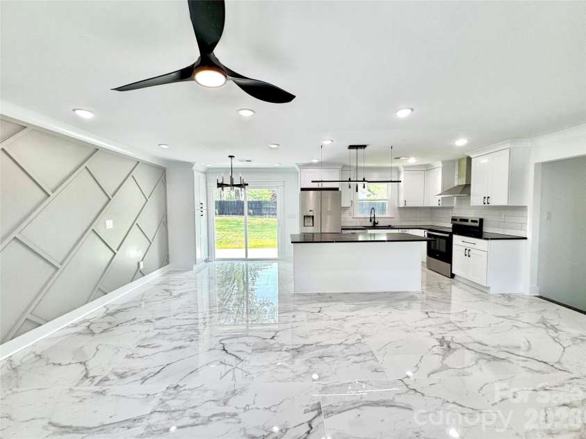 5635 Ruth Drive, Charlotte, NC 28215.  MLS# CAR4398288, YatesRealty ID 16891. 