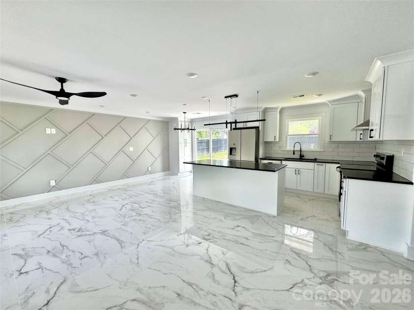 5635 Ruth Drive, Charlotte, NC 28215.  MLS# CAR4398288, YatesRealty ID 16891. 