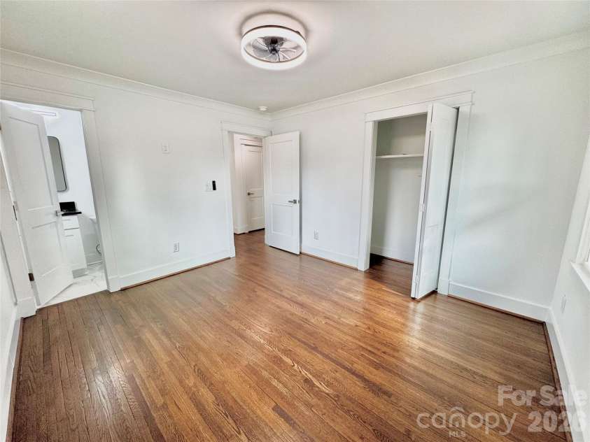 5635 Ruth Drive, Charlotte, NC 28215.  MLS# CAR4398288, YatesRealty ID 16891. 
