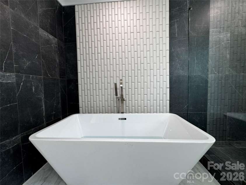 5635 Ruth Drive, Charlotte, NC 28215.  MLS# CAR4398288, YatesRealty ID 16891. 