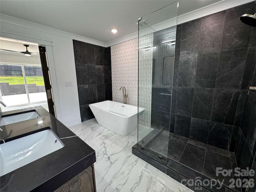 5635 Ruth Drive, Charlotte, NC 28215.  MLS# CAR4398288, YatesRealty ID 16891. 