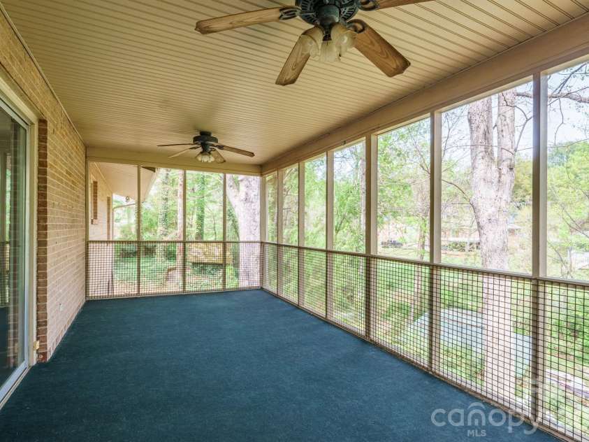 465 28th Avenue Lane, Hickory, NC 28601.  MLS# CAR4365882, YatesRealty ID 16892. 