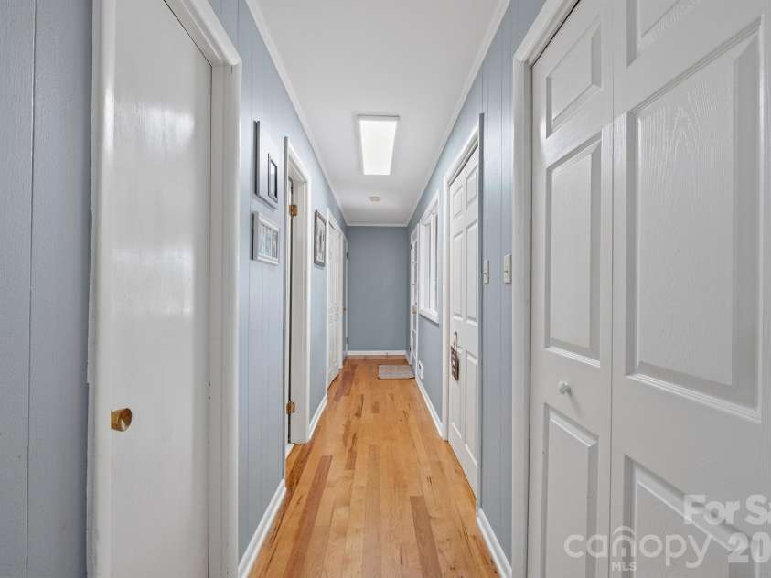 465 28th Avenue Lane, Hickory, NC 28601.  MLS# CAR4365882, YatesRealty ID 16892. 