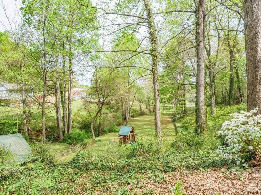 465 28th Avenue Lane, Hickory, NC 28601.  MLS# CAR4365882, YatesRealty ID 16892. 