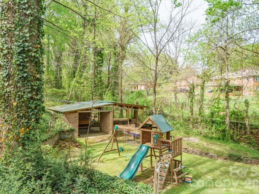 465 28th Avenue Lane, Hickory, NC 28601.  MLS# CAR4365882, YatesRealty ID 16892. 
