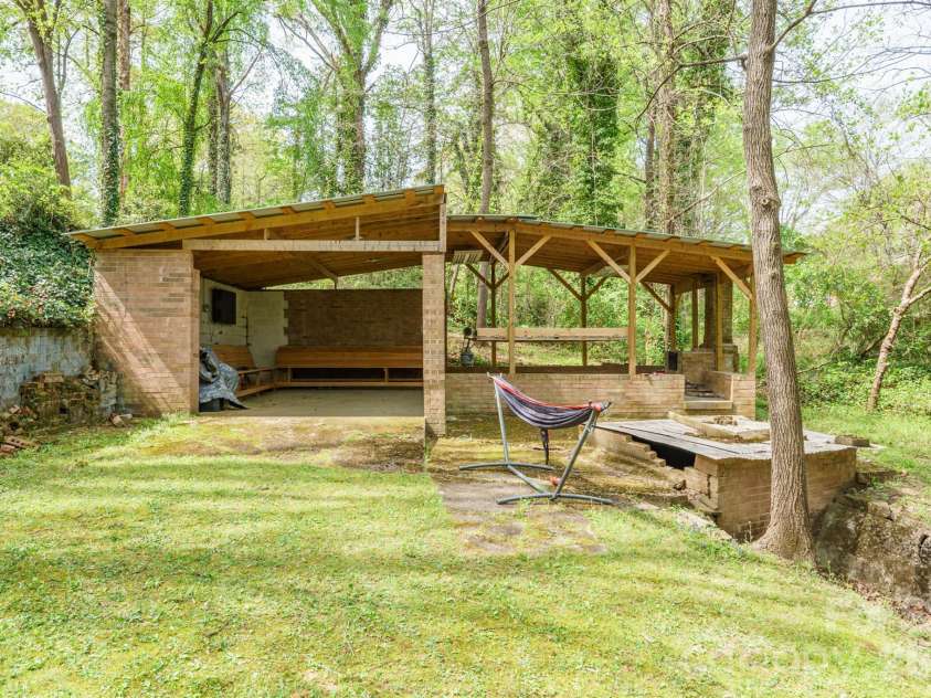 465 28th Avenue Lane, Hickory, NC 28601.  MLS# CAR4365882, YatesRealty ID 16892. 