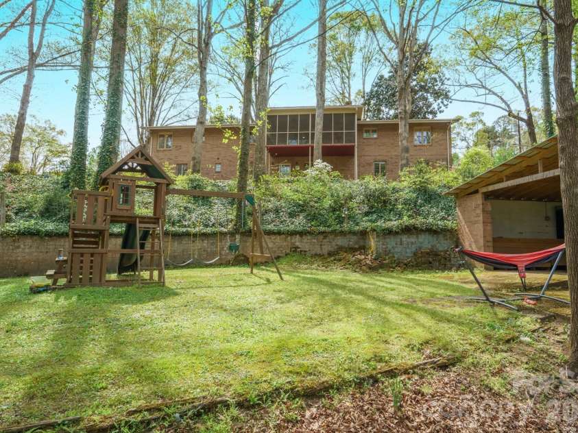 465 28th Avenue Lane, Hickory, NC 28601.  MLS# CAR4365882, YatesRealty ID 16892. 
