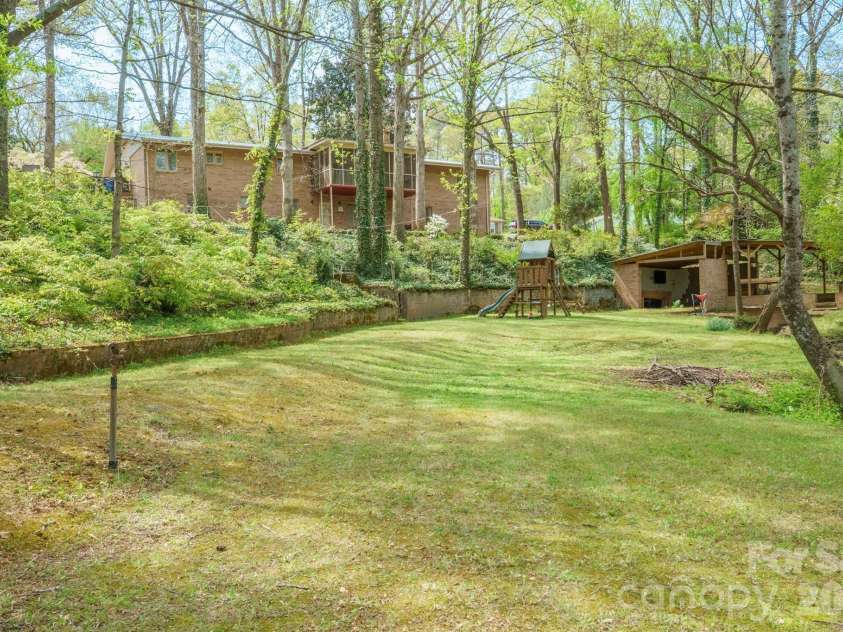 465 28th Avenue Lane, Hickory, NC 28601.  MLS# CAR4365882, YatesRealty ID 16892. 
