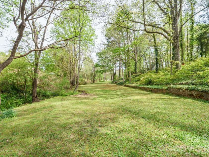 465 28th Avenue Lane, Hickory, NC 28601.  MLS# CAR4365882, YatesRealty ID 16892. 