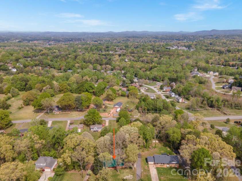 465 28th Avenue Lane, Hickory, NC 28601.  MLS# CAR4365882, YatesRealty ID 16892. 