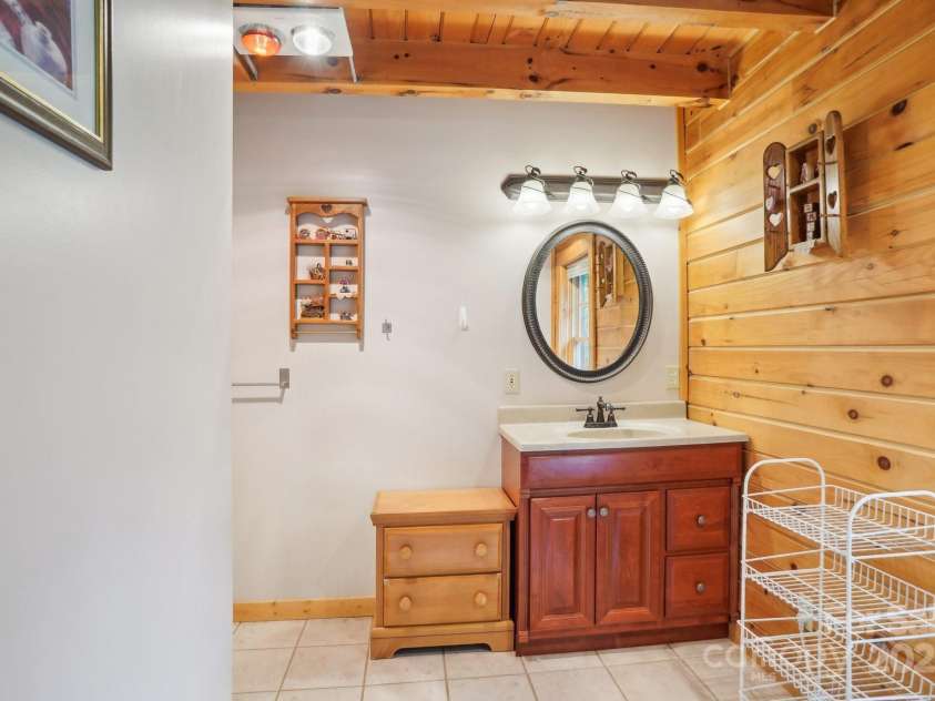 10583 Earnhardt Lake Road, Davidson, NC 28036.  MLS# CAR4245218, YatesRealty ID 16893. Primary Bathroom