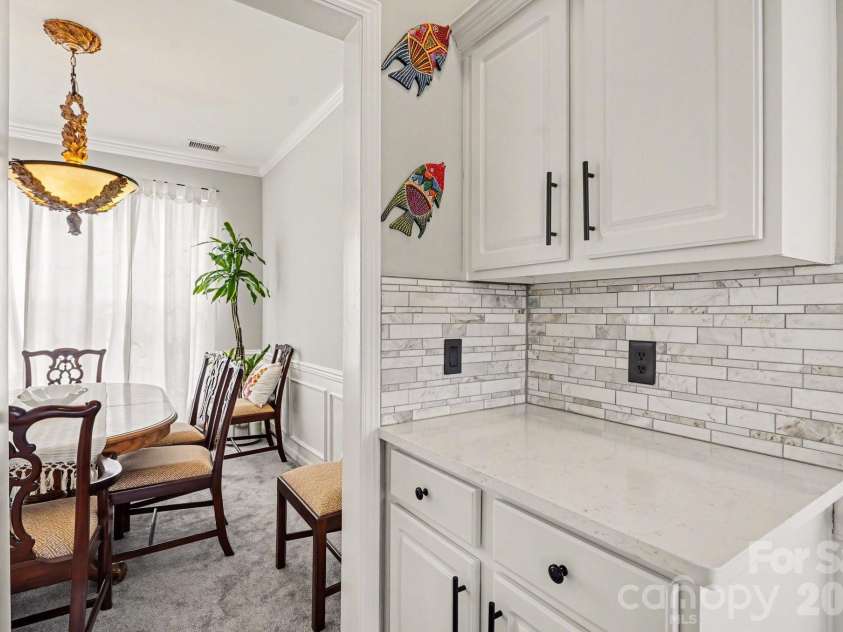 8727 Fieldcroft Drive, Charlotte, NC 28277.  MLS# CAR4362427, YatesRealty ID 16893. 