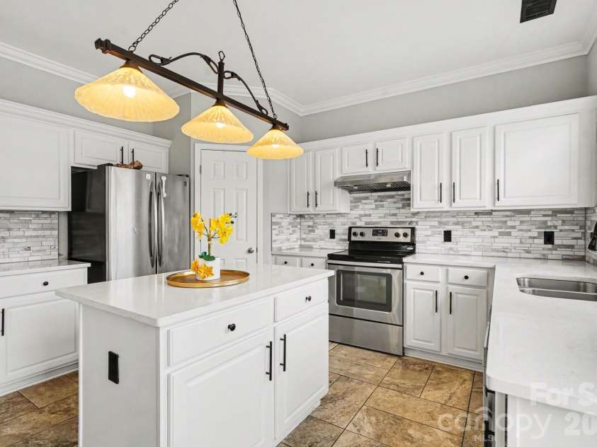 8727 Fieldcroft Drive, Charlotte, NC 28277.  MLS# CAR4362427, YatesRealty ID 16893. 