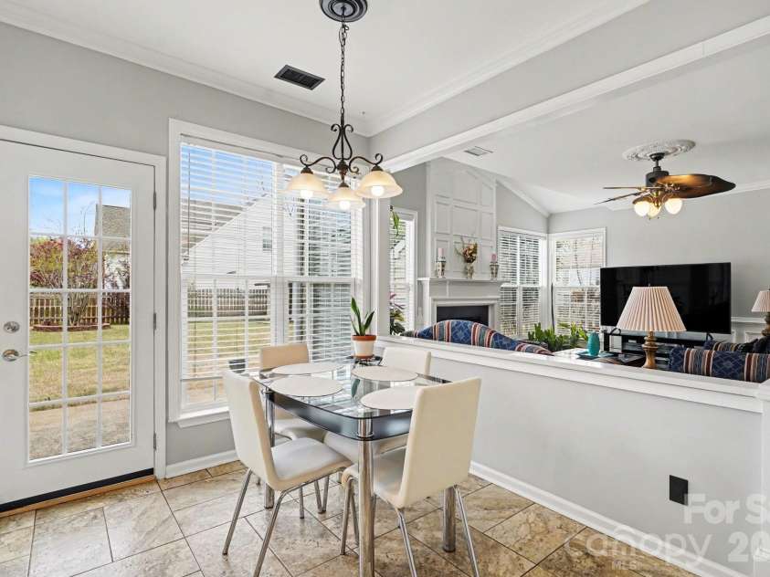 8727 Fieldcroft Drive, Charlotte, NC 28277.  MLS# CAR4362427, YatesRealty ID 16893. 