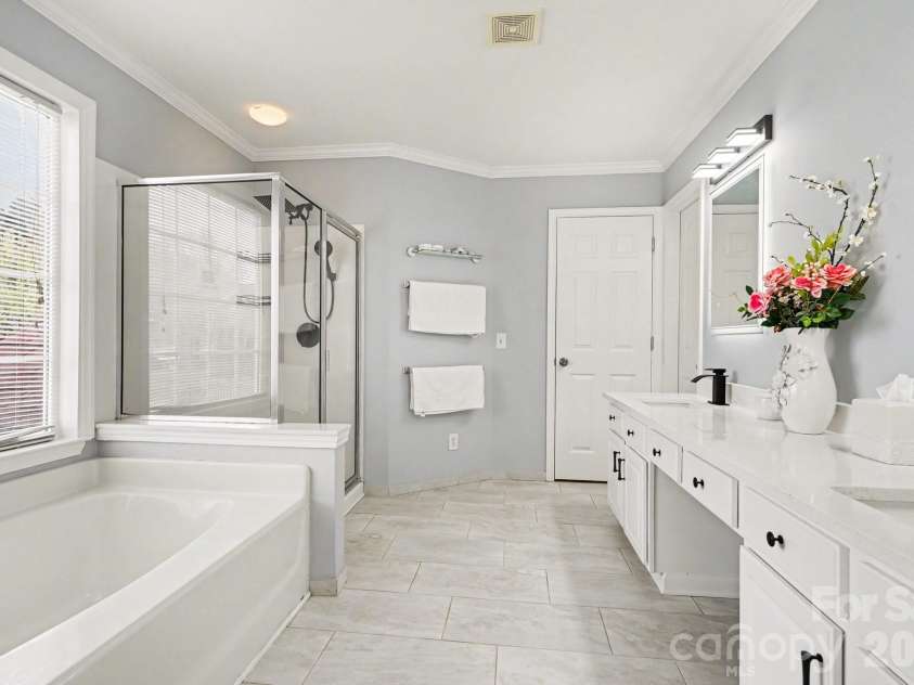 8727 Fieldcroft Drive, Charlotte, NC 28277.  MLS# CAR4362427, YatesRealty ID 16893. 