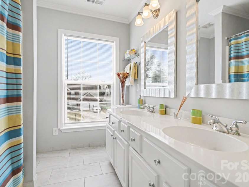 8727 Fieldcroft Drive, Charlotte, NC 28277.  MLS# CAR4362427, YatesRealty ID 16893. 