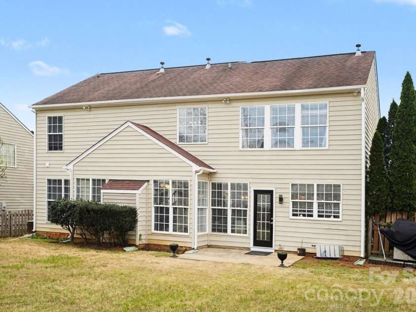 8727 Fieldcroft Drive, Charlotte, NC 28277.  MLS# CAR4362427, YatesRealty ID 16893. 