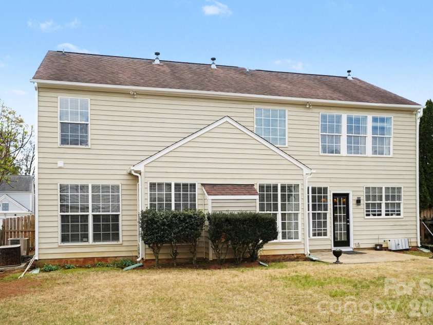 8727 Fieldcroft Drive, Charlotte, NC 28277.  MLS# CAR4362427, YatesRealty ID 16893. 