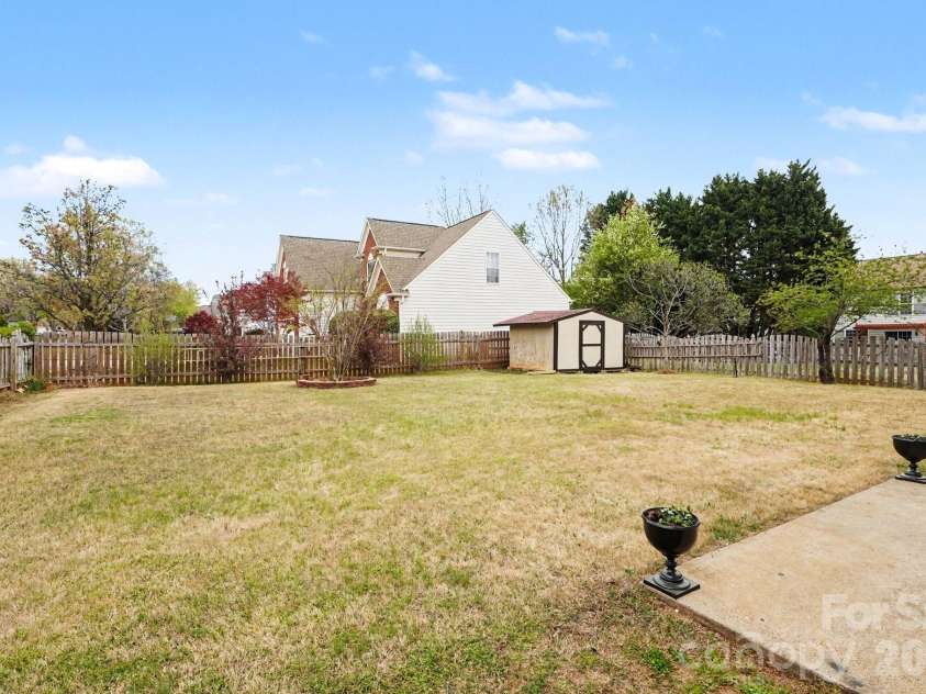 8727 Fieldcroft Drive, Charlotte, NC 28277.  MLS# CAR4362427, YatesRealty ID 16893. 