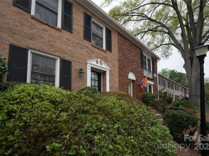 4609 Hedgemore Drive, Charlotte, NC 28209.  MLS# CAR4242415, YatesRealty ID 16894. 