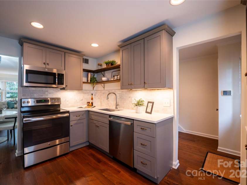 4609 Hedgemore Drive, Charlotte, NC 28209.  MLS# CAR4242415, YatesRealty ID 16894. 