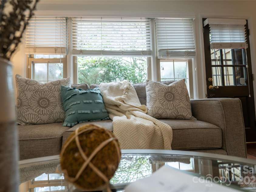 4609 Hedgemore Drive, Charlotte, NC 28209.  MLS# CAR4242415, YatesRealty ID 16894. 