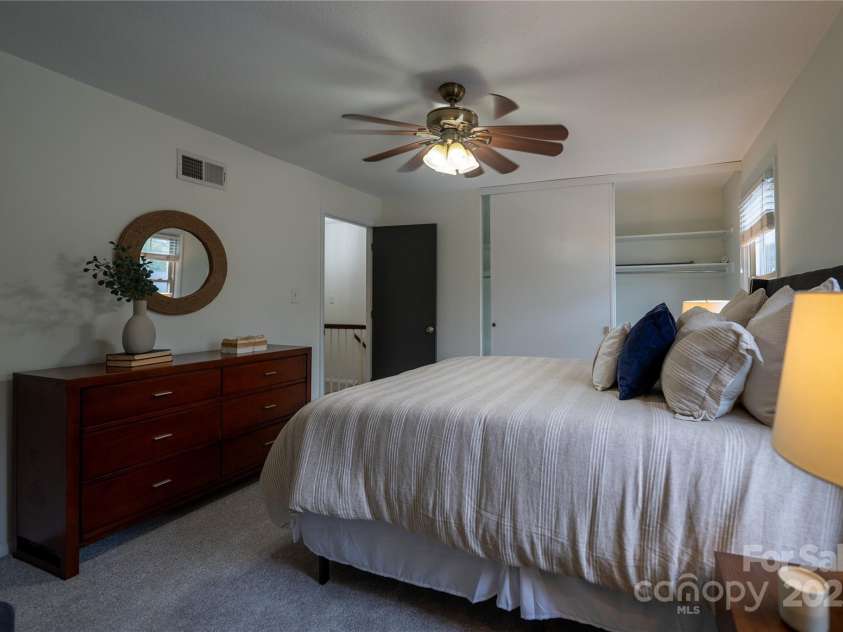 4609 Hedgemore Drive, Charlotte, NC 28209.  MLS# CAR4242415, YatesRealty ID 16894. 