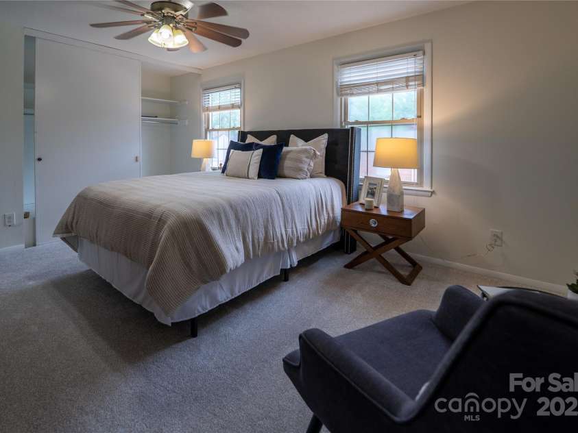 4609 Hedgemore Drive, Charlotte, NC 28209.  MLS# CAR4242415, YatesRealty ID 16894. 