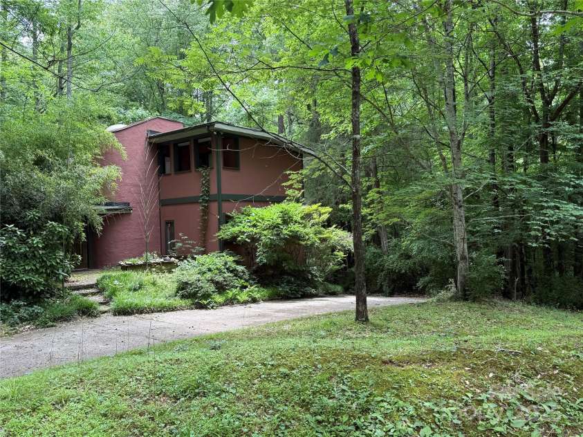 1451 Blueberry Lane, Charlotte, NC 28226.  MLS# CAR4258872, YatesRealty ID 16895. Surounded by woods on 3 sides