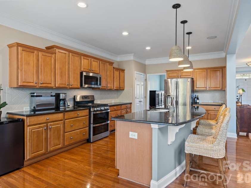 6733 Heritage Orchard Way, Huntersville, NC 28078.  MLS# CAR4359401, YatesRealty ID 16897. Deep pot drawers