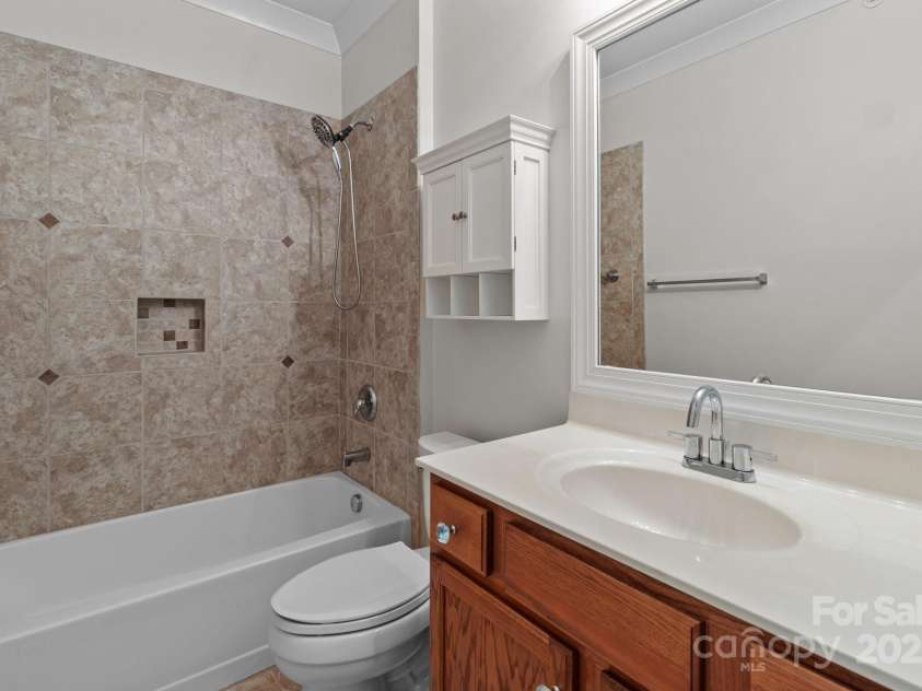 16610 Amberside Road, Cornelius, NC 28031.  MLS# CAR4253649, YatesRealty ID 16899. 2nd Full Bathroom