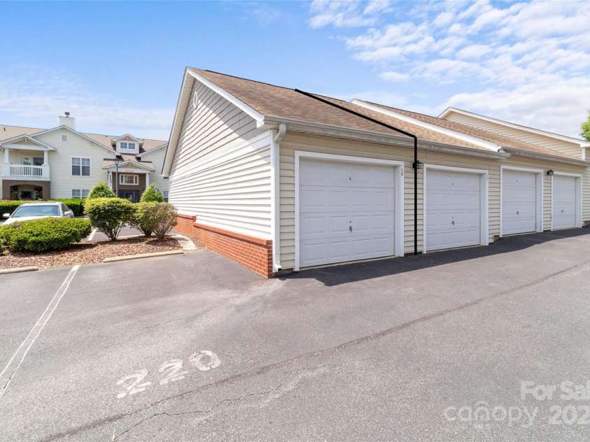16610 Amberside Road, Cornelius, NC 28031.  MLS# CAR4253649, YatesRealty ID 16899. Oversized 1 Car Garage Included!!!